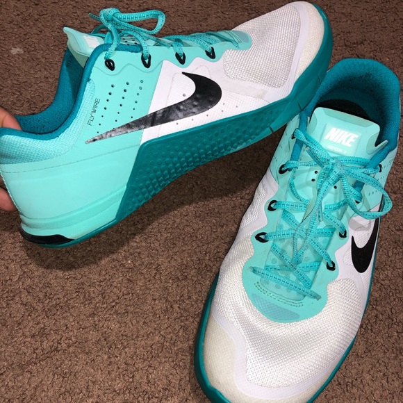 Women Nike metcons - Picture 2 of 4